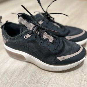 Nike Air Max Dia in Grey Purple Size 7W